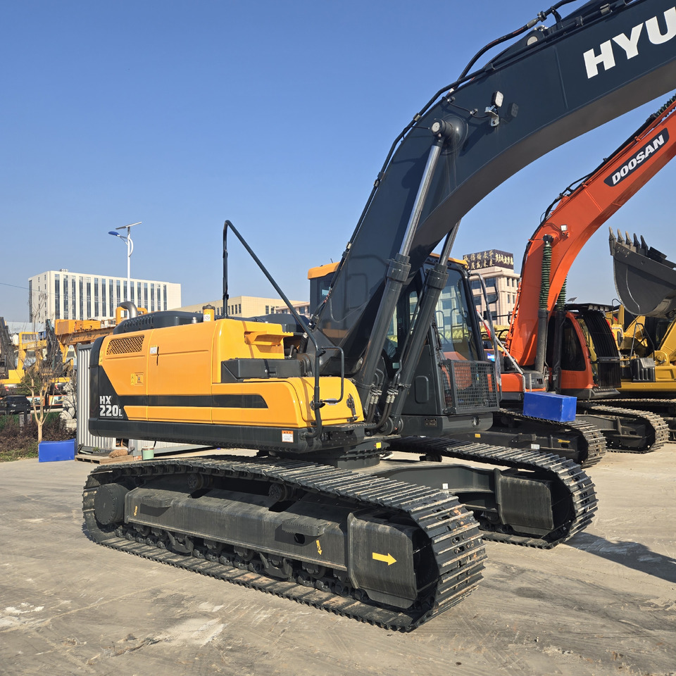 Hyundai HX220L - Crawler excavator: picture 2 Hyundai HX220L - Crawler excavator: picture 2