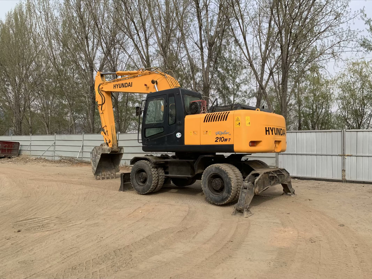 Wheel excavator Hyundai R210W-7: picture 6