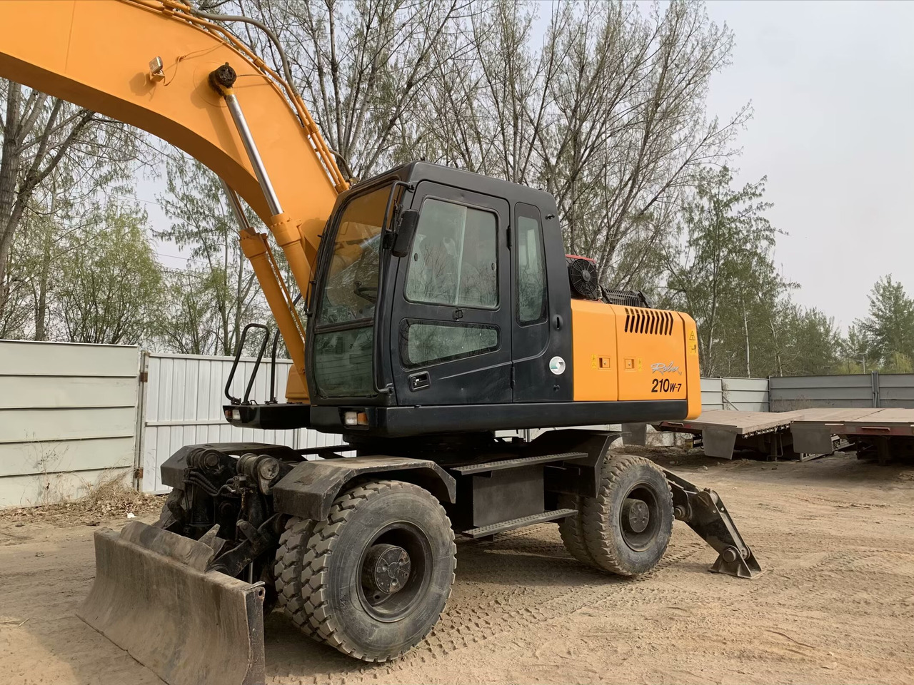 Wheel excavator Hyundai R210W-7: picture 7
