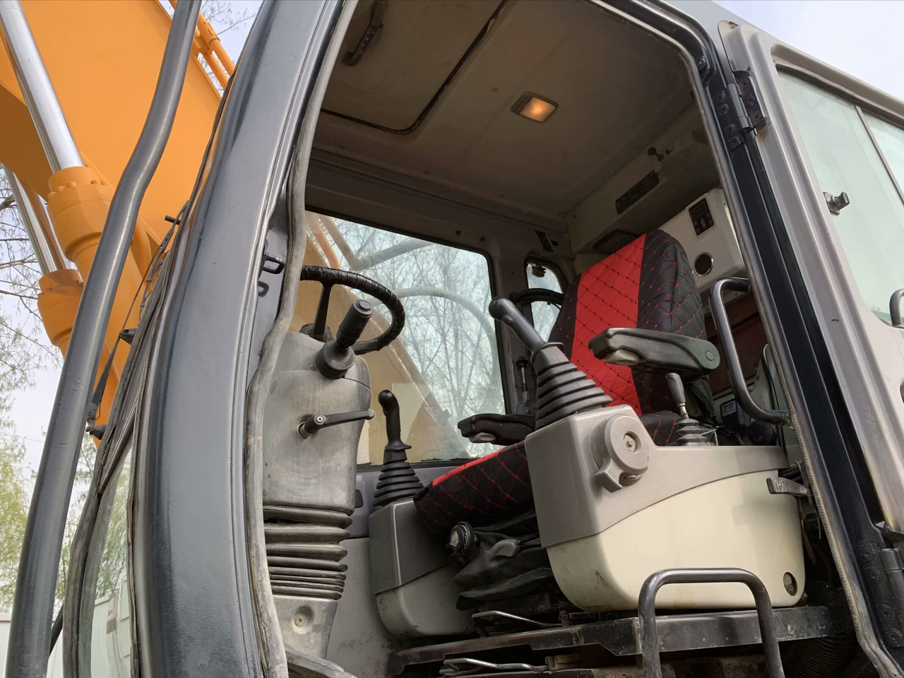 Wheel excavator Hyundai R210W-7: picture 8
