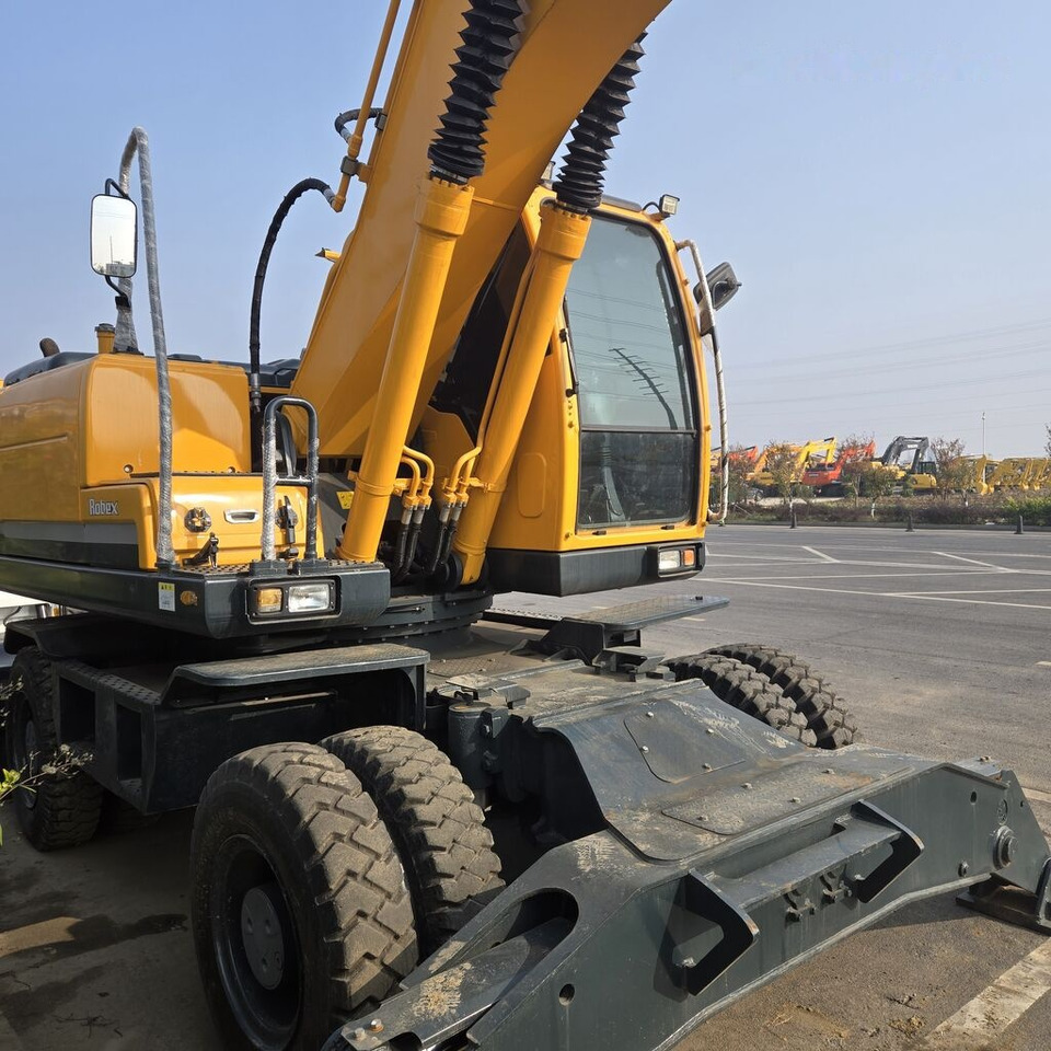 Hyundai R210W-9 - Wheel excavator: picture 5 Hyundai R210W-9 - Wheel excavator: picture 5