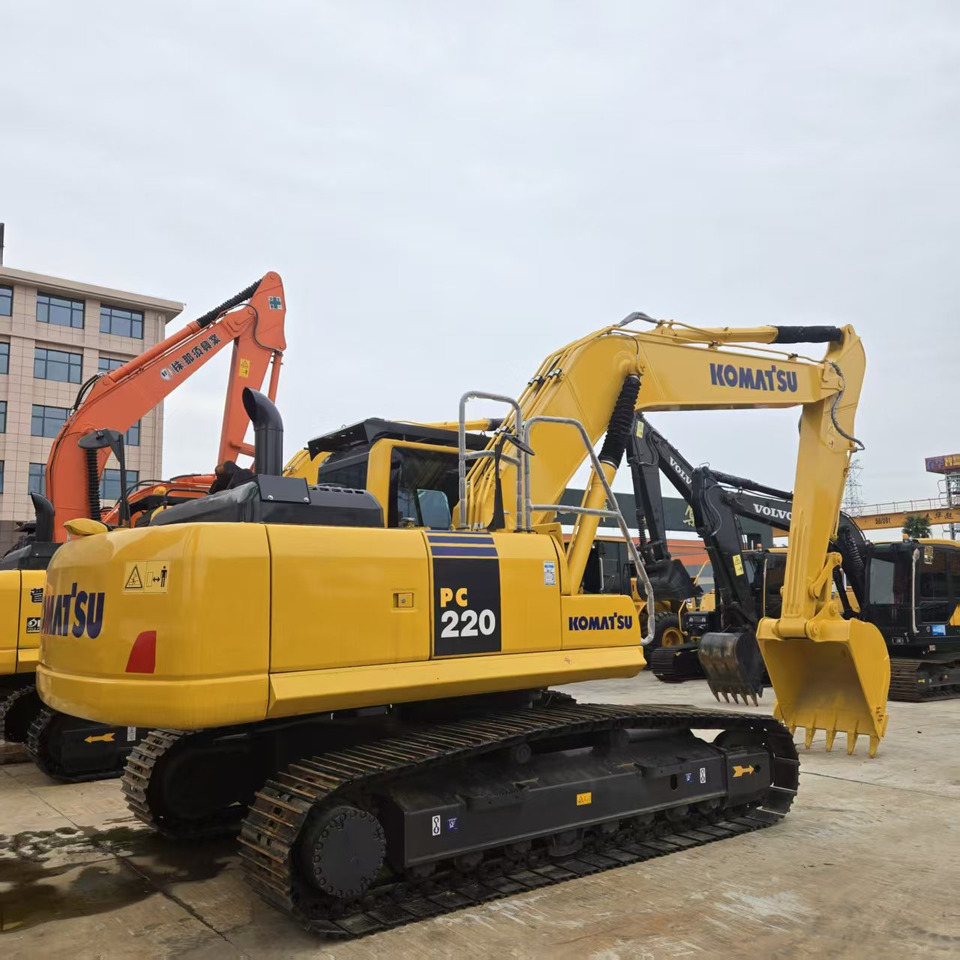 Komatsu PC220-8 - Crawler excavator: picture 2 Komatsu PC220-8 - Crawler excavator: picture 2