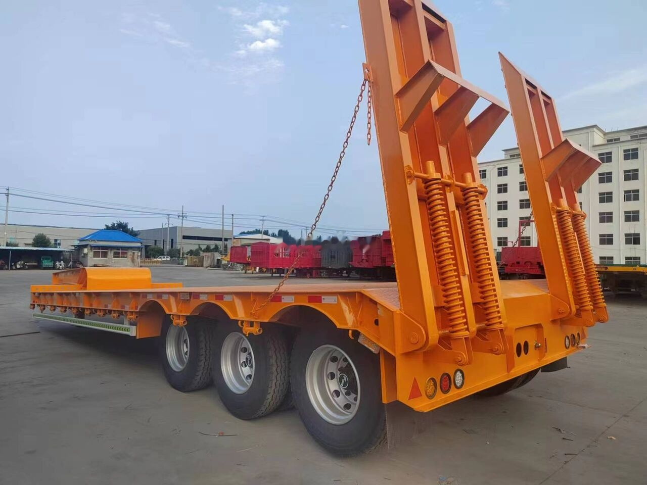 New low bed semi-tralier - Low loader semi-trailer: picture 3 New low bed semi-tralier - Low loader semi-trailer: picture 3