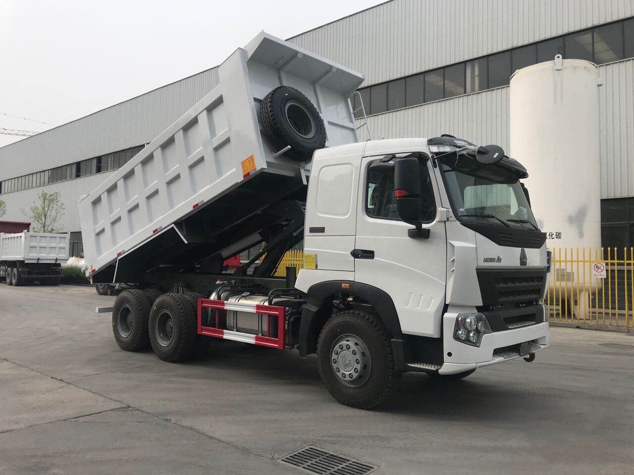SINOTRUK A7 6x4 - Tipper: picture 1 SINOTRUK A7 6x4 - Tipper: picture 1