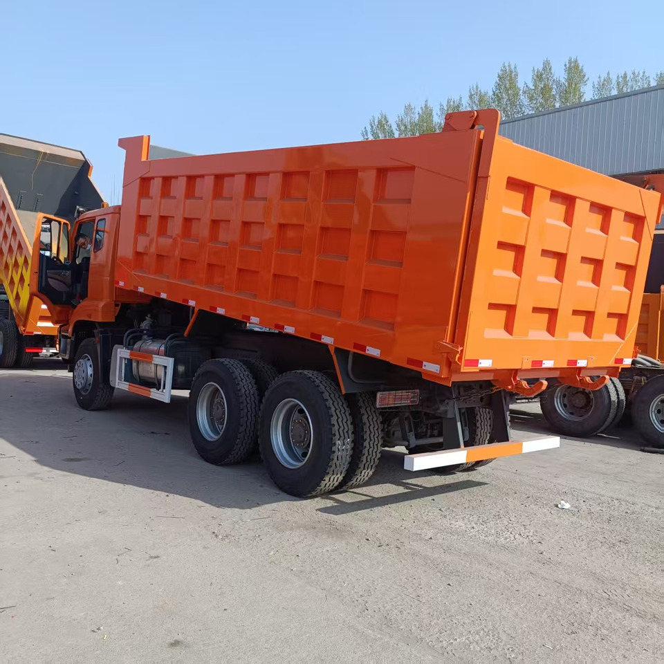 SINOTRUK HOHAN 6x4 - Tipper: picture 3 SINOTRUK HOHAN 6x4 - Tipper: picture 3