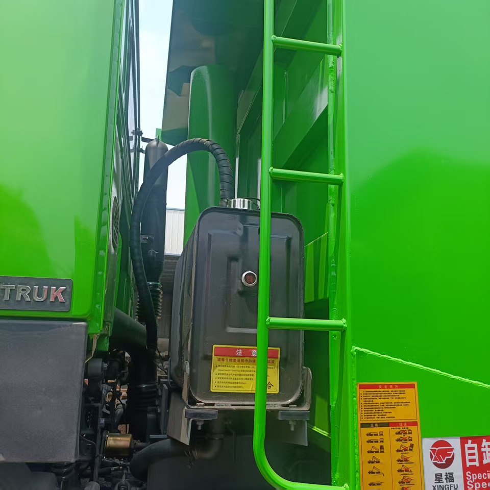 Tipper SINOTRUK HOWO 6x4: picture 6