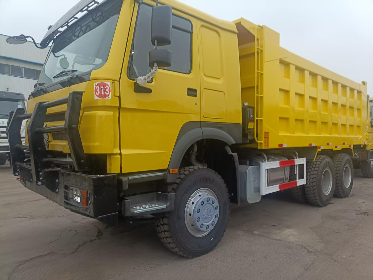 SINOTRUK HOWO - Tipper: picture 2 SINOTRUK HOWO - Tipper: picture 2