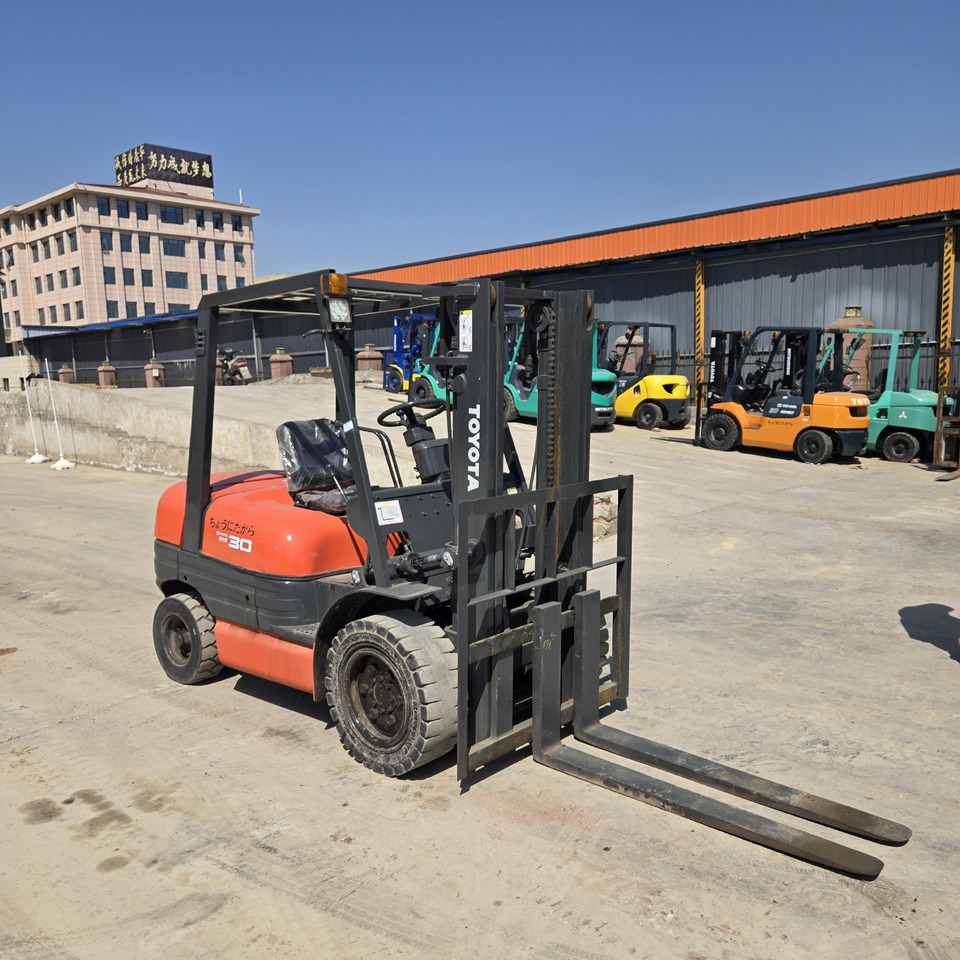 Toyota FD30 - Diesel forklift: picture 1 Toyota FD30 - Diesel forklift: picture 1