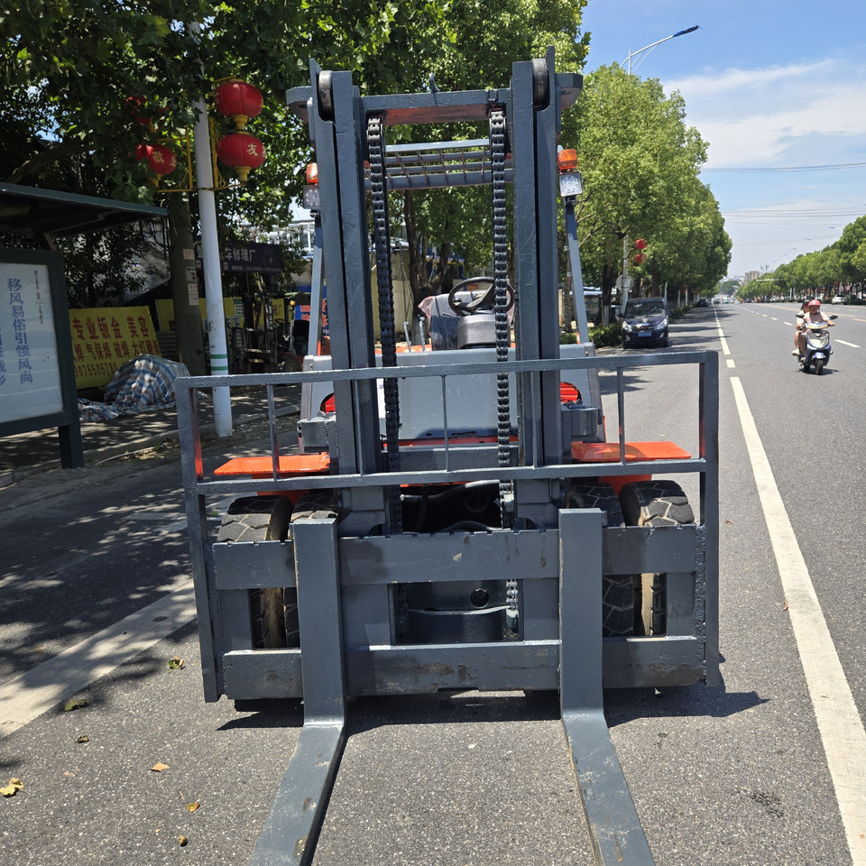 Diesel forklift Toyota FD35: picture 8