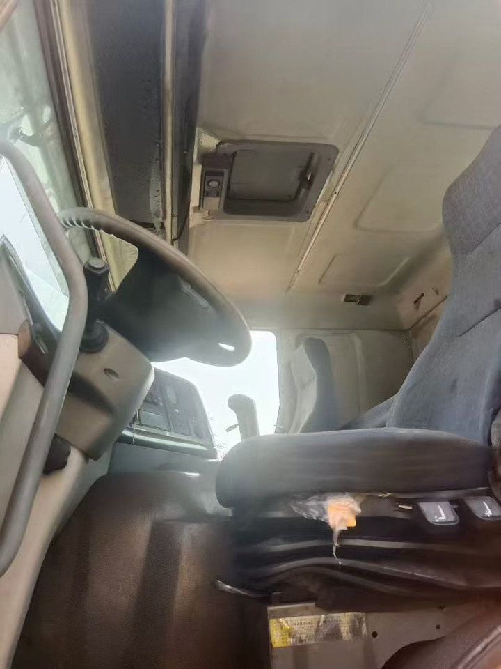 SINOTRUK HOWO - Tractor unit: picture 3 SINOTRUK HOWO - Tractor unit: picture 3