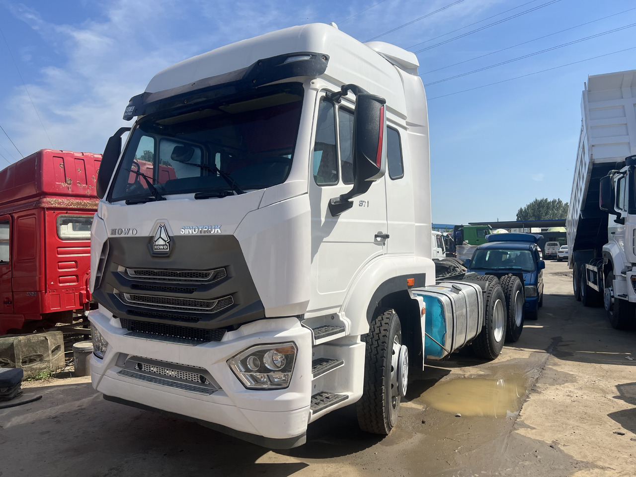 SINOTRUK HOWO trailer head - Tractor unit: picture 1 SINOTRUK HOWO trailer head - Tractor unit: picture 1