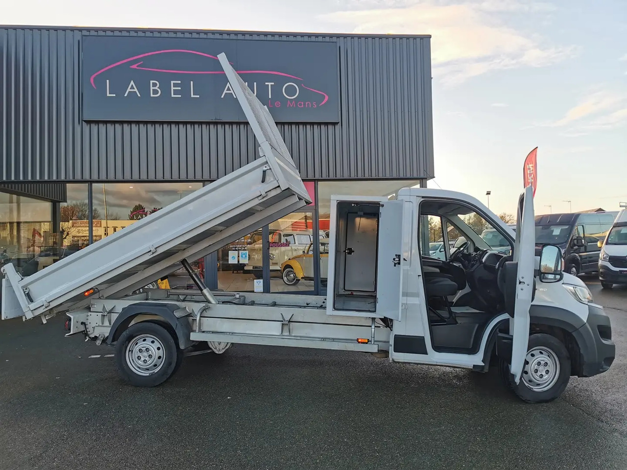 Fiat Ducato 3.5 MAXI L 2.3 MULTIJET 160CH ACIER PACK PRO NAV + COFFRE JPM E6D - Tipper van: picture 1 Fiat Ducato 3.5 MAXI L 2.3 MULTIJET 160CH ACIER PACK PRO NAV + COFFRE JPM E6D - Tipper van: picture 1