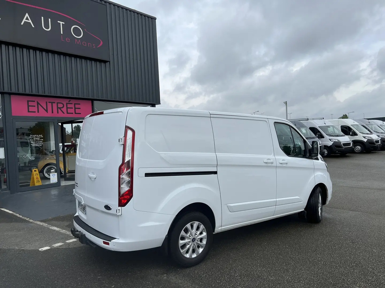 Ford Transit Custom 300 L1H1 2.0 ECOBLUE 130 S&S LIMITED BVA6 - Panel van: picture 4 Ford Transit Custom 300 L1H1 2.0 ECOBLUE 130 S&S LIMITED BVA6 - Panel van: picture 4