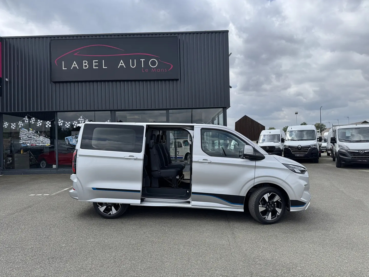 Ford Transit Custom 320 L1H1 2.0 ECOBLUE 170CH CABINE APPROFONDIE SPORT BVA8 - Combi van: picture 1 Ford Transit Custom 320 L1H1 2.0 ECOBLUE 170CH CABINE APPROFONDIE SPORT BVA8 - Combi van: picture 1
