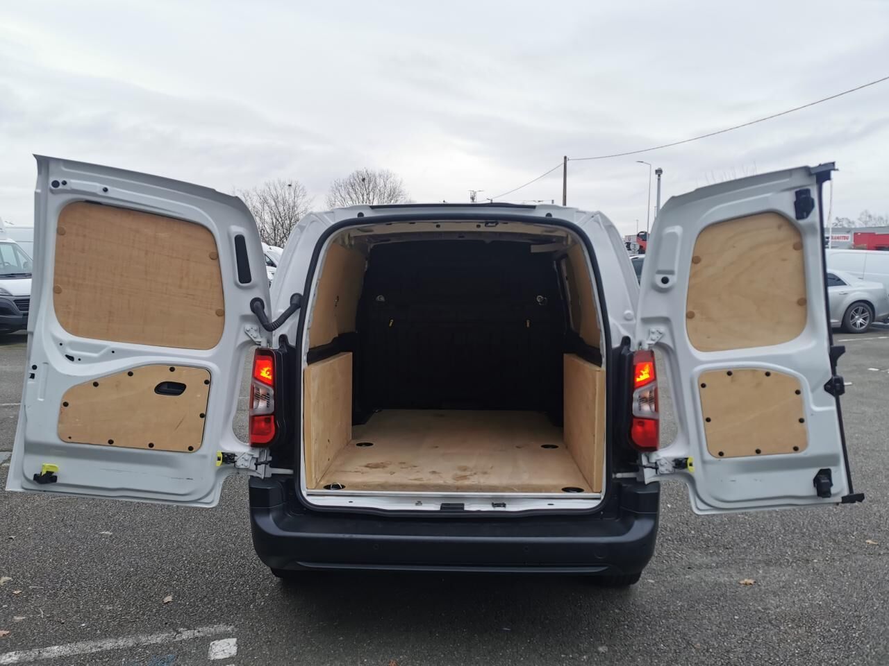 PEUGEOT PARTNER LONG 1000KG 1.5 HDI 130CH ASPHALT 2 PLACES - Panel van: picture 3 PEUGEOT PARTNER LONG 1000KG 1.5 HDI 130CH ASPHALT 2 PLACES - Panel van: picture 3