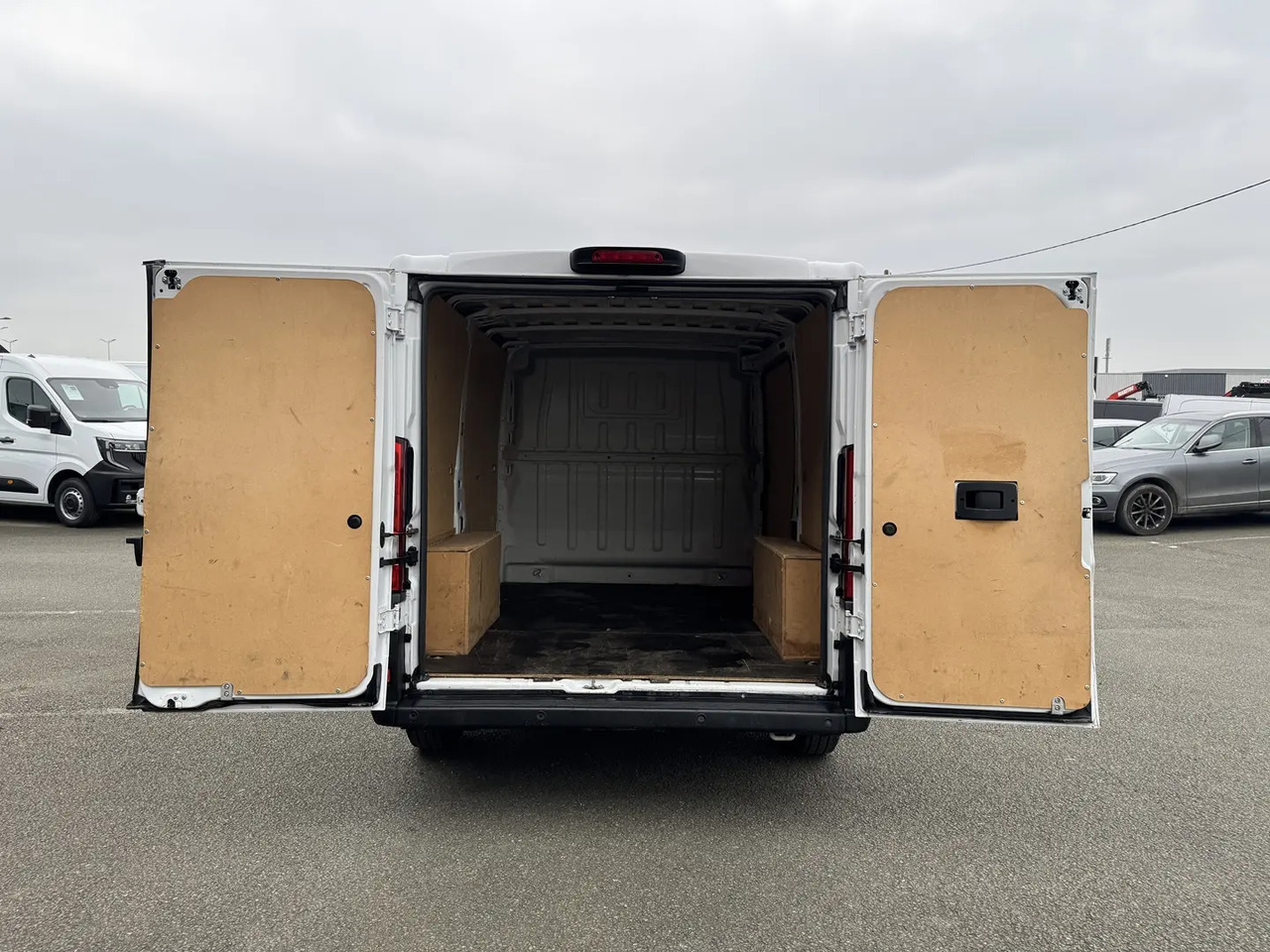 Peugeot Boxer 333 L1H1 2.2 BLUEHDI S&S 140CH ASPHALT - Panel van: picture 2 Peugeot Boxer 333 L1H1 2.2 BLUEHDI S&S 140CH ASPHALT - Panel van: picture 2