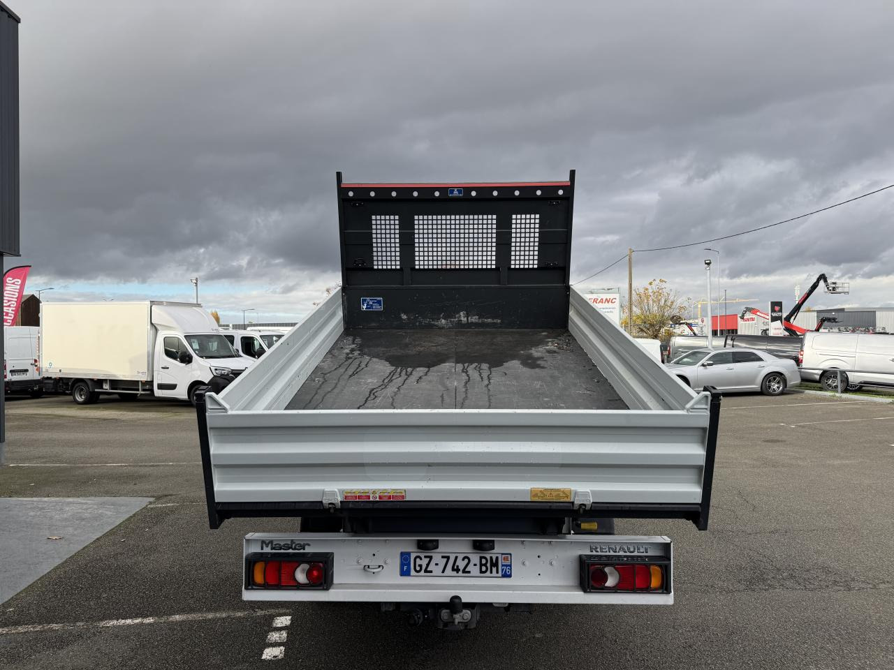 Tipper van RENAULT MASTER 3T5 BENNE COFFRE RJ 2.3 DCI 130CH PROPULSION: picture 9 Tipper van RENAULT MASTER 3T5 BENNE COFFRE RJ 2.3 DCI 130CH PROPULSION: picture 9