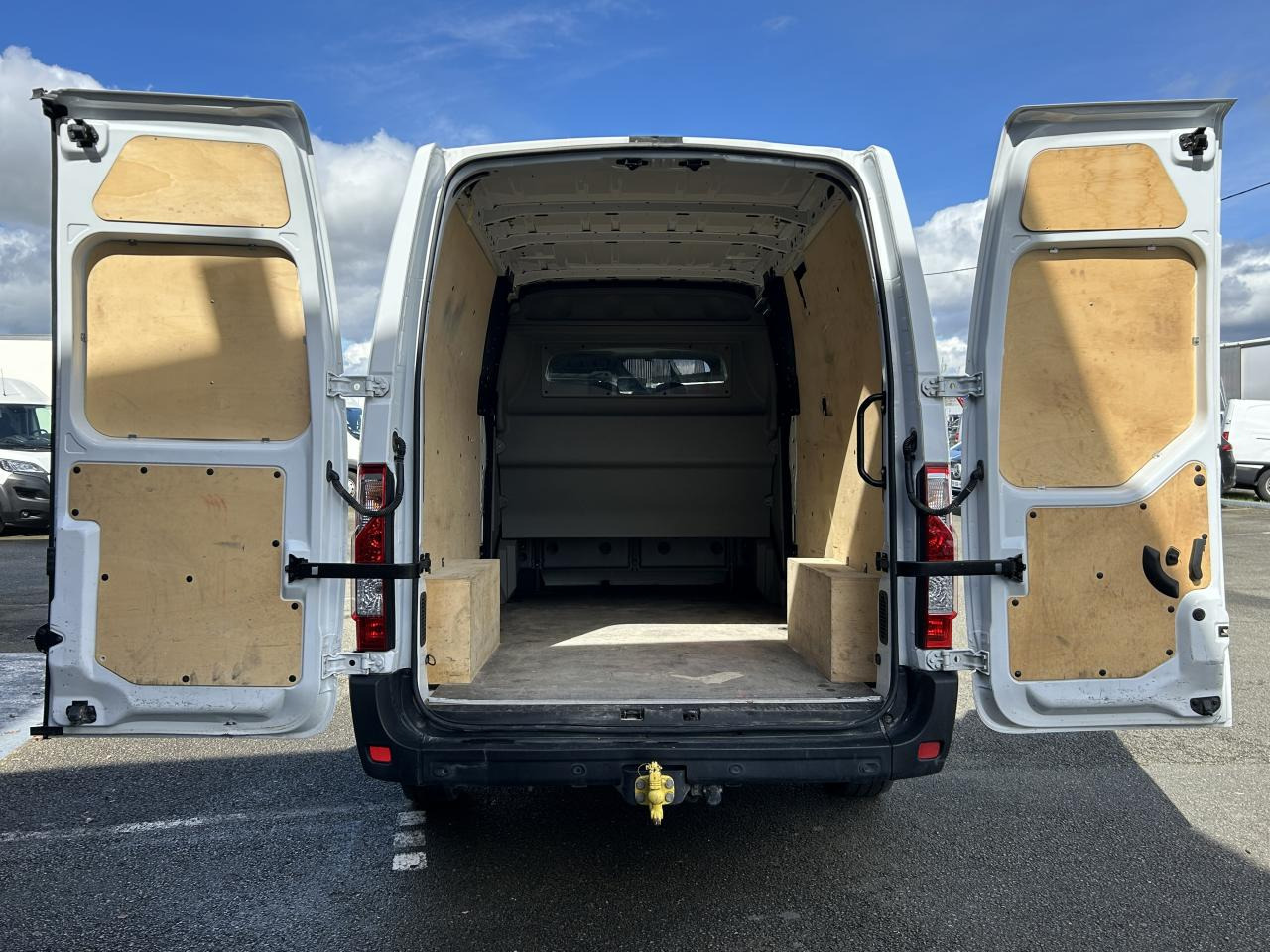 RENAULT Master Confort F3500 L3H2 2.3 dCi - 135 III CABINE APPROFONDIE Cabine approfondie L3H2 Traction PHA - Panel van: picture 4 RENAULT Master Confort F3500 L3H2 2.3 dCi - 135 III CABINE APPROFONDIE Cabine approfondie L3H2 Traction PHA - Panel van: picture 4