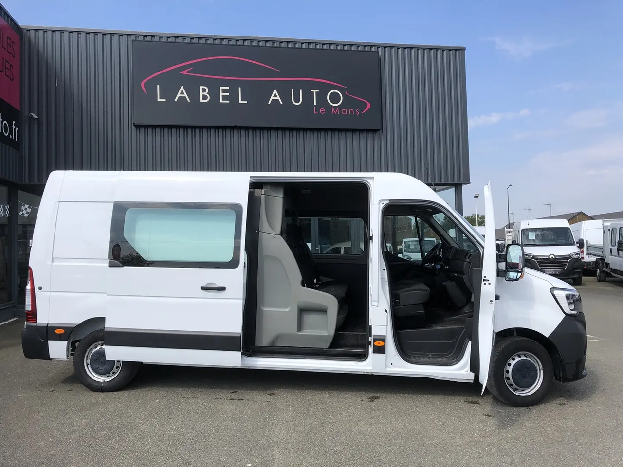 Renault Master F3300 L2H2 2.3 DCI 135CH CABINE APPROFONDIE CONFORT EURO6 - Combi van: picture 1 Renault Master F3300 L2H2 2.3 DCI 135CH CABINE APPROFONDIE CONFORT EURO6 - Combi van: picture 1