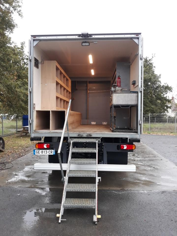 Renault D 13 HIGH K P4X2 280CV Double cabine 6 places - Box truck: picture 5 Renault D 13 HIGH K P4X2 280CV Double cabine 6 places - Box truck: picture 5