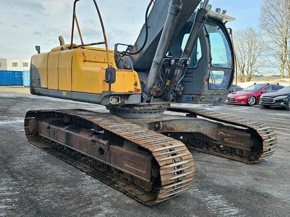 Crawler excavator Volvo EC 240 LC: picture 8