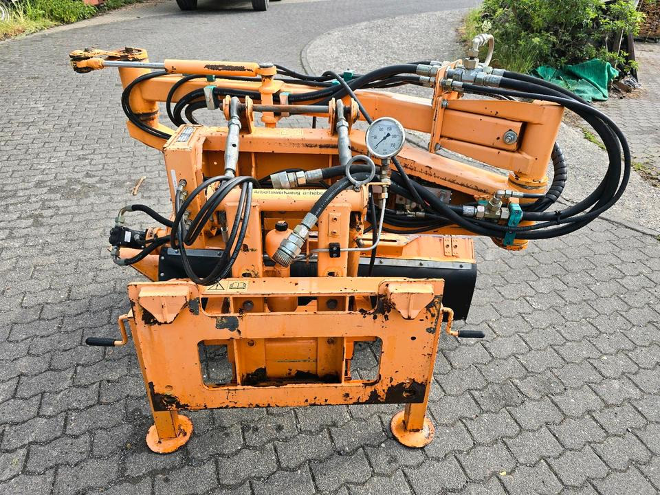 Dücker MGK 13 Randstreifenmäher Randstreifenmähgerät Böschungsmulcher Böschungsmäher Seitenmulcher Mähausleger für Ladog Multicar Hansa Unimog u300 300 400 500 327 323 530 405 - Verge mower: picture 1 Dücker MGK 13 Randstreifenmäher Randstreifenmähgerät Böschungsmulcher Böschungsmäher Seitenmulcher Mähausleger für Ladog Multicar Hansa Unimog u300 300 400 500 327 323 530 405 - Verge mower: picture 1