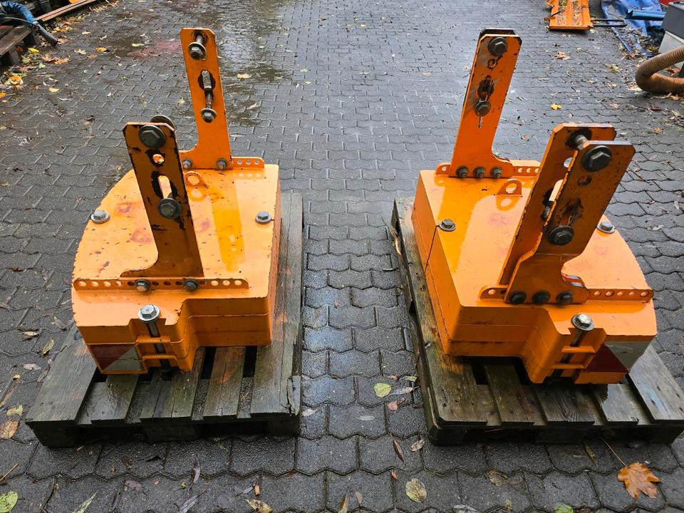 Heckgewicht Unimog 405 U400 U 300 500 400 318 423 427 429 430 530 527 535 Kontergewicht Mulag Mähausleger Böschungsmulcher Dücker - Counterweight: picture 1 Heckgewicht Unimog 405 U400 U 300 500 400 318 423 427 429 430 530 527 535 Kontergewicht Mulag Mähausleger Böschungsmulcher Dücker - Counterweight: picture 1