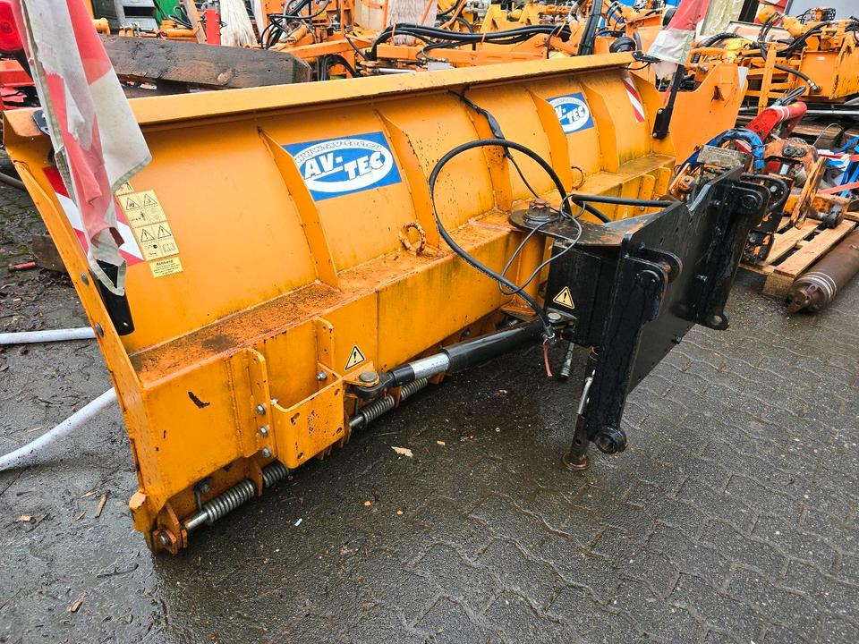 Schneepflug für Schaeff U. Yanmar Radlader Schneeschild Schneeschieber Schmidt Winterdienst - Snow plough: picture 1 Schneepflug für Schaeff U. Yanmar Radlader Schneeschild Schneeschieber Schmidt Winterdienst - Snow plough: picture 1
