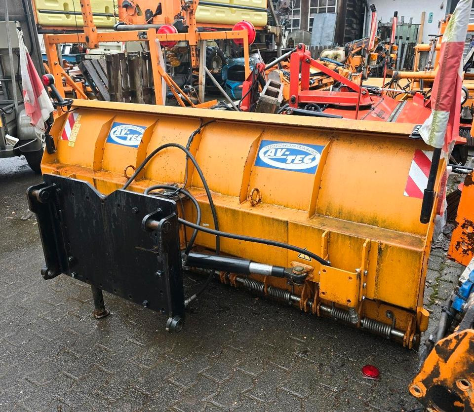 Schneepflug für Schaeff U. Yanmar Radlader Schneeschild Schneeschieber Schmidt Winterdienst - Snow plough: picture 2 Schneepflug für Schaeff U. Yanmar Radlader Schneeschild Schneeschieber Schmidt Winterdienst - Snow plough: picture 2
