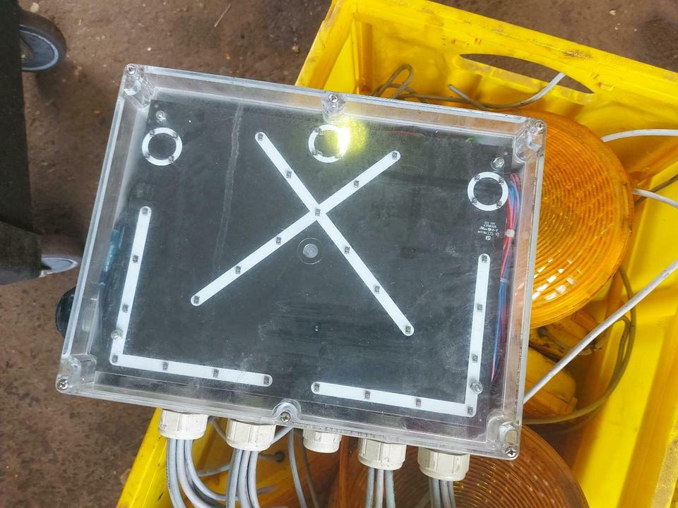 Steuergerät LP 8000 Classic Nissen LED Absperrtafel Vorwarntafel - Electrical system: picture 1 Steuergerät LP 8000 Classic Nissen LED Absperrtafel Vorwarntafel - Electrical system: picture 1