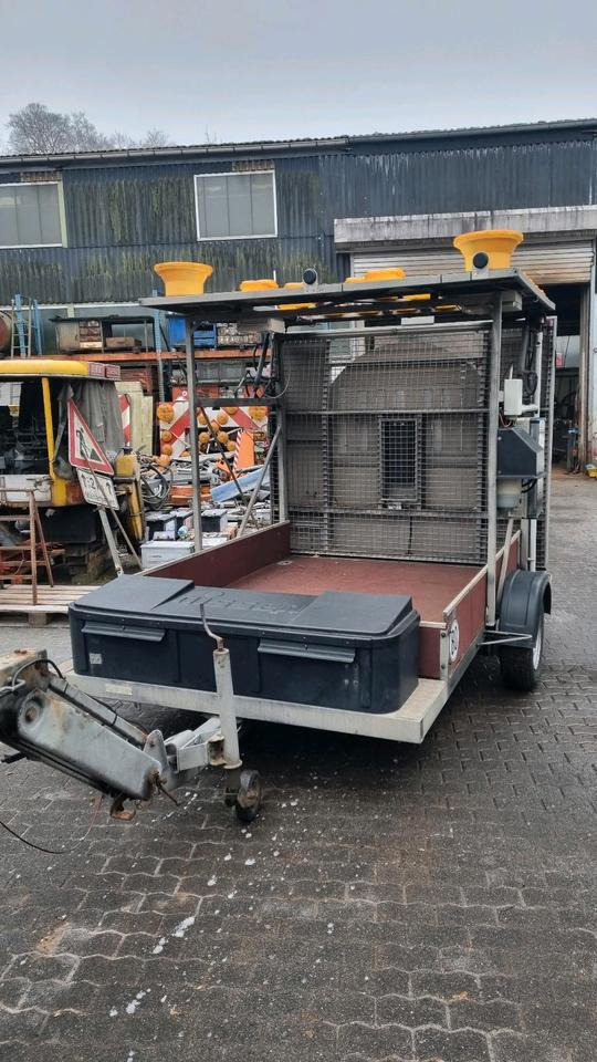 Nissen A31 LED Absperrtafel mit GPS Dora Funkwarnmeldeanlage FAT Verkehrsleittafel Verkehrsleitanhänger Verkehrssicherungsanhänger Leitanhänger Leittafel - Trailer: picture 4 Nissen A31 LED Absperrtafel mit GPS Dora Funkwarnmeldeanlage FAT Verkehrsleittafel Verkehrsleitanhänger Verkehrssicherungsanhänger Leitanhänger Leittafel - Trailer: picture 4