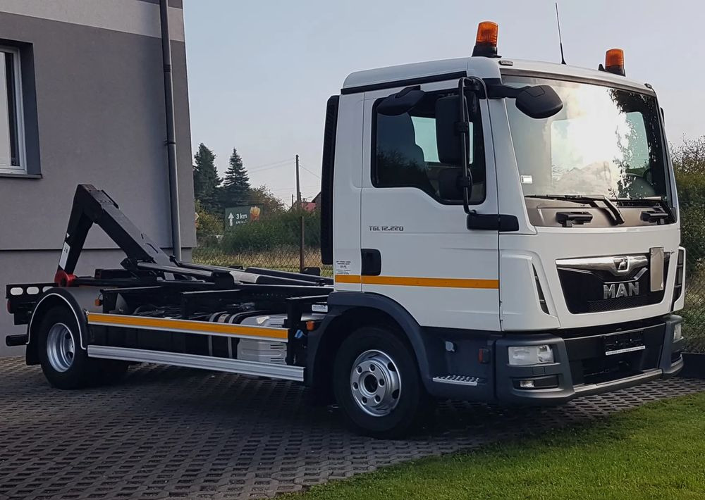 MAN TGL 12.220 HAKOWIEC 4x2 KLIMA - Hook lift truck: picture 5 MAN TGL 12.220 HAKOWIEC 4x2 KLIMA - Hook lift truck: picture 5