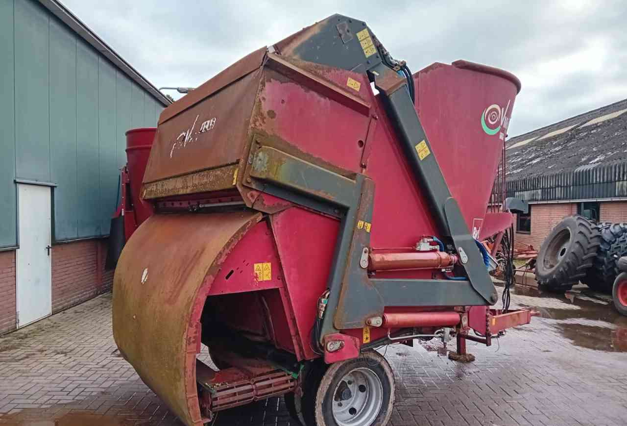 BVL V-Mix Plus 12 LS voermengwagen *Verkocht/sold* - Forage mixer wagon: picture 3 BVL V-Mix Plus 12 LS voermengwagen *Verkocht/sold* - Forage mixer wagon: picture 3