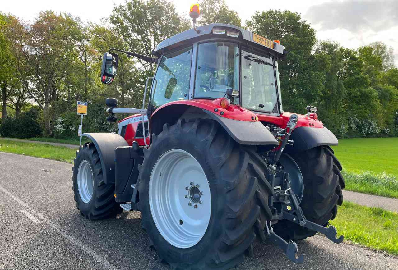 Massey Ferguson 6S.165 Dyna-6 Efficient - Farm tractor: picture 4 Massey Ferguson 6S.165 Dyna-6 Efficient - Farm tractor: picture 4