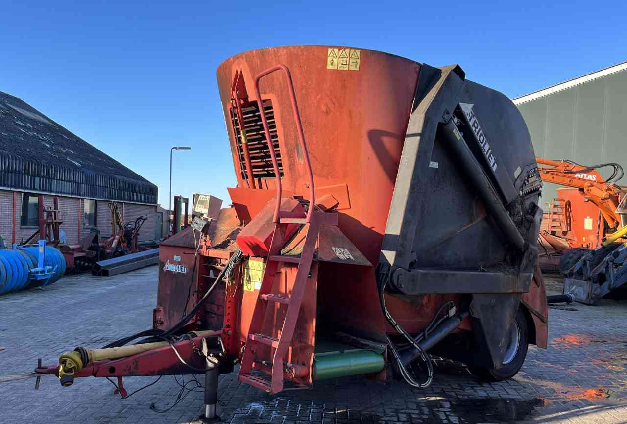 Trioliet Triomix 1200 zelfladende voermengwagen voermachines - Forage mixer wagon: picture 5 Trioliet Triomix 1200 zelfladende voermengwagen voermachines - Forage mixer wagon: picture 5