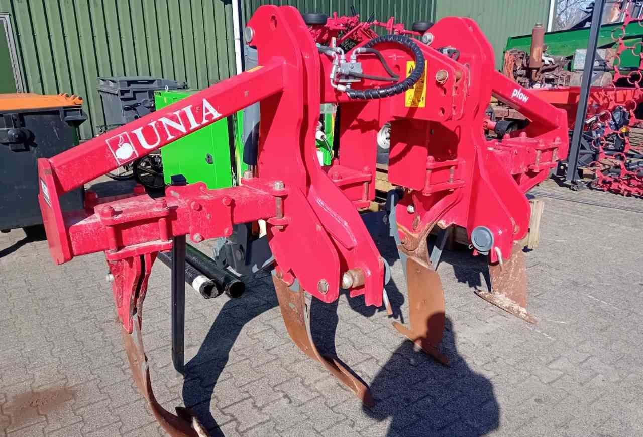 Unia Plow B4 - Subsoiler: picture 2 Unia Plow B4 - Subsoiler: picture 2