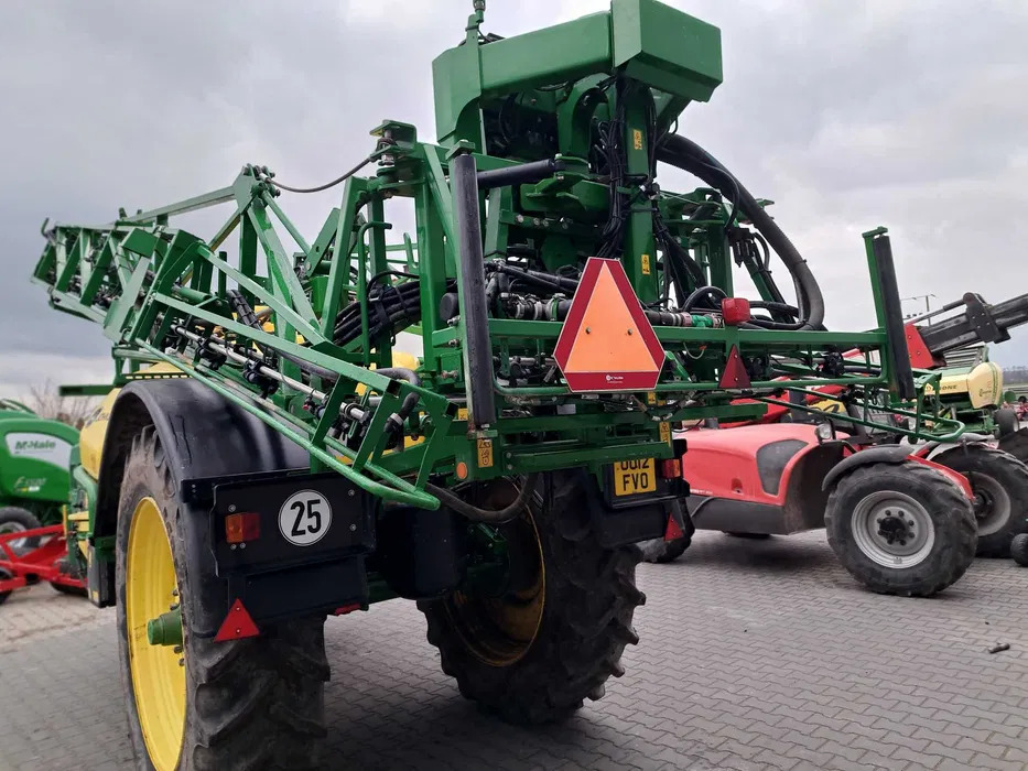 John Deere M944I - Trailed sprayer: picture 3 John Deere M944I - Trailed sprayer: picture 3