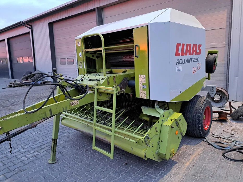 PRASA ROLUJĄCA CLAAS ROLLANT 250 RC 255 - Round baler: picture 4 PRASA ROLUJĄCA CLAAS ROLLANT 250 RC 255 - Round baler: picture 4