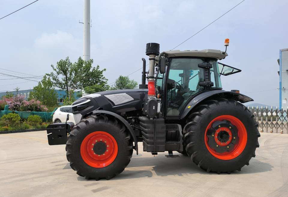 NEW MAXUS 260 HP 4x4 Tractor Warranty up to 10 YEARS НОВИЙ MAXUS 260 К.с. Трактор 4x4 Гарантія до 10 РОКІВ NOWY MAXUS 260 KM Ciągnik 4x4 Gwarancja do 10 LAT - Farm tractor: picture 1 NEW MAXUS 260 HP 4x4 Tractor Warranty up to 10 YEARS НОВИЙ MAXUS 260 К.с. Трактор 4x4 Гарантія до 10 РОКІВ NOWY MAXUS 260 KM Ciągnik 4x4 Gwarancja do 10 LAT - Farm tractor: picture 1