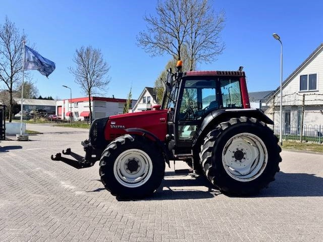 Valtra 6400, Luchtremmen, Fronthef, Frontaftakas - Farm tractor: picture 1 Valtra 6400, Luchtremmen, Fronthef, Frontaftakas - Farm tractor: picture 1