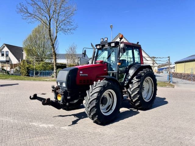Valtra 6400, Luchtremmen, Fronthef, Frontaftakas - Farm tractor: picture 3 Valtra 6400, Luchtremmen, Fronthef, Frontaftakas - Farm tractor: picture 3