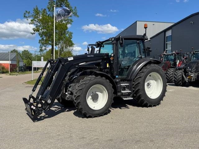 Valtra G125 Ecopower Active, 115 uur!! FH+PTO+Voorlader - Farm tractor: picture 1 Valtra G125 Ecopower Active, 115 uur!! FH+PTO+Voorlader - Farm tractor: picture 1