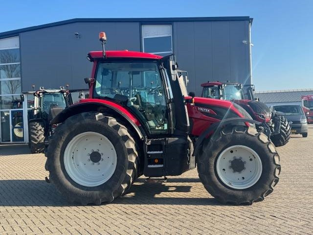 Valtra N134 Hitech - Farm tractor: picture 5 Valtra N134 Hitech - Farm tractor: picture 5