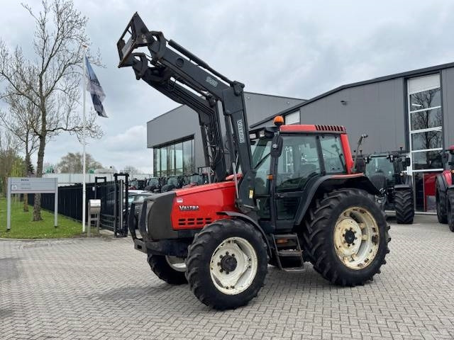 Valtra Valmet 6650 Hitech, voorlader, vloeistofkoppeling - Farm tractor: picture 1 Valtra Valmet 6650 Hitech, voorlader, vloeistofkoppeling - Farm tractor: picture 1