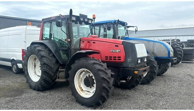 Valtra Valmet 8450, Voorasvering! - Farm tractor: picture 1 Valtra Valmet 8450, Voorasvering! - Farm tractor: picture 1