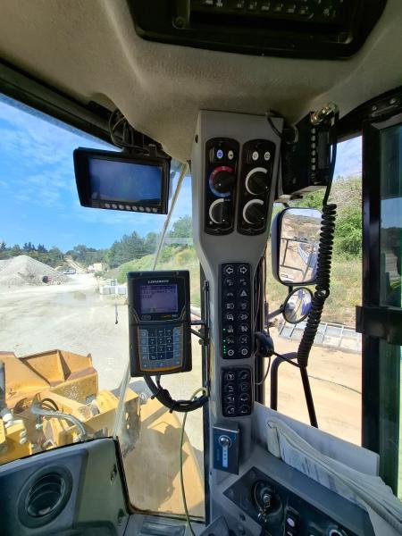 Wheel loader Caterpillar 972K: picture 17