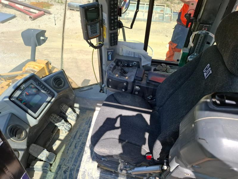 Wheel loader Caterpillar 972K: picture 10