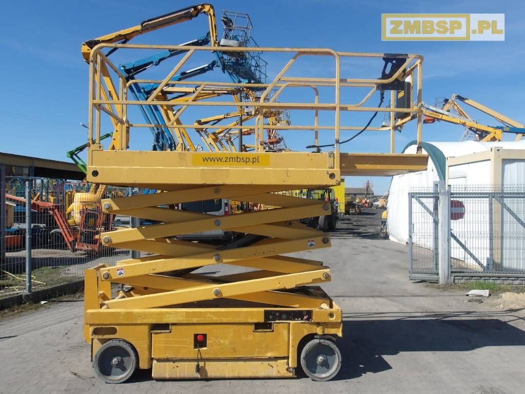 Haulotte Compact 10 - Scissor lift: picture 1 Haulotte Compact 10 - Scissor lift: picture 1