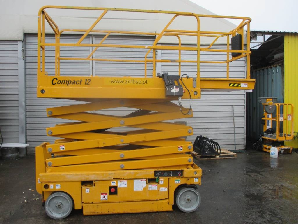 Haulotte Compact 12 - Scissor lift: picture 1 Haulotte Compact 12 - Scissor lift: picture 1