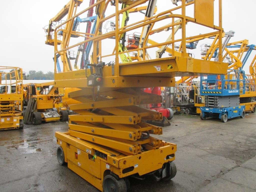 Haulotte Compact 12 - Scissor lift: picture 4 Haulotte Compact 12 - Scissor lift: picture 4